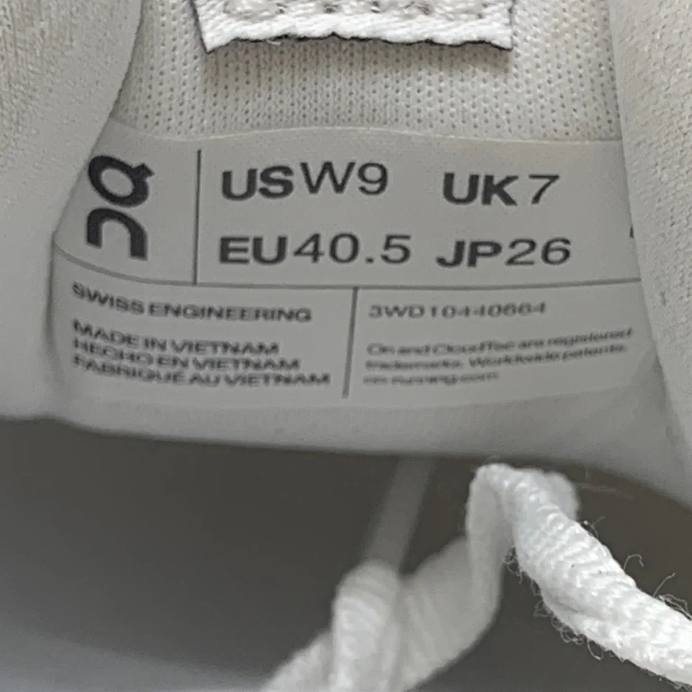 On Running White Women's Cloud Surfer shoes Size 9